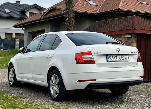 Skoda Octavia cena 64890 przebieg: 137600, rok produkcji 2017 z Myślenice małe 137